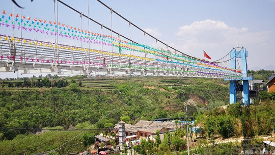 宝鸡七星河小镇玻璃天桥