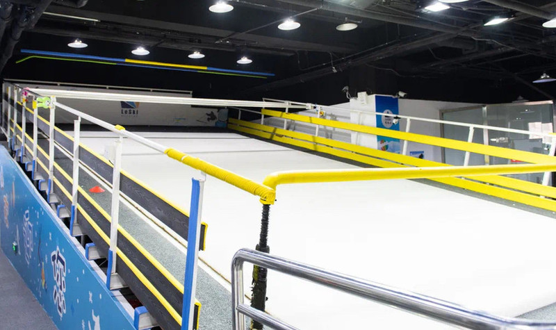 广州雪乐山室内滑雪