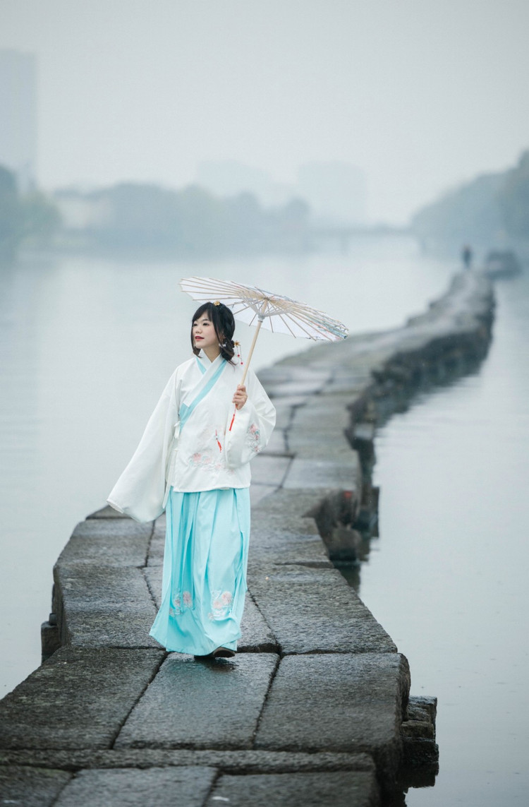 古纤道,太平桥公园)—夜游鲁镇 第二天:柯岩风景区/鉴湖—黄酒小镇