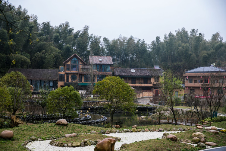 南昌湾里这几年开了越来越多有情怀的民宿,雨田水巷整体感觉很有品味