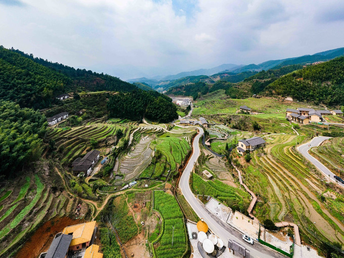 上堡梯田面积极大,客家人的先祖在这里开垦出无数的梯田,春耕秋收